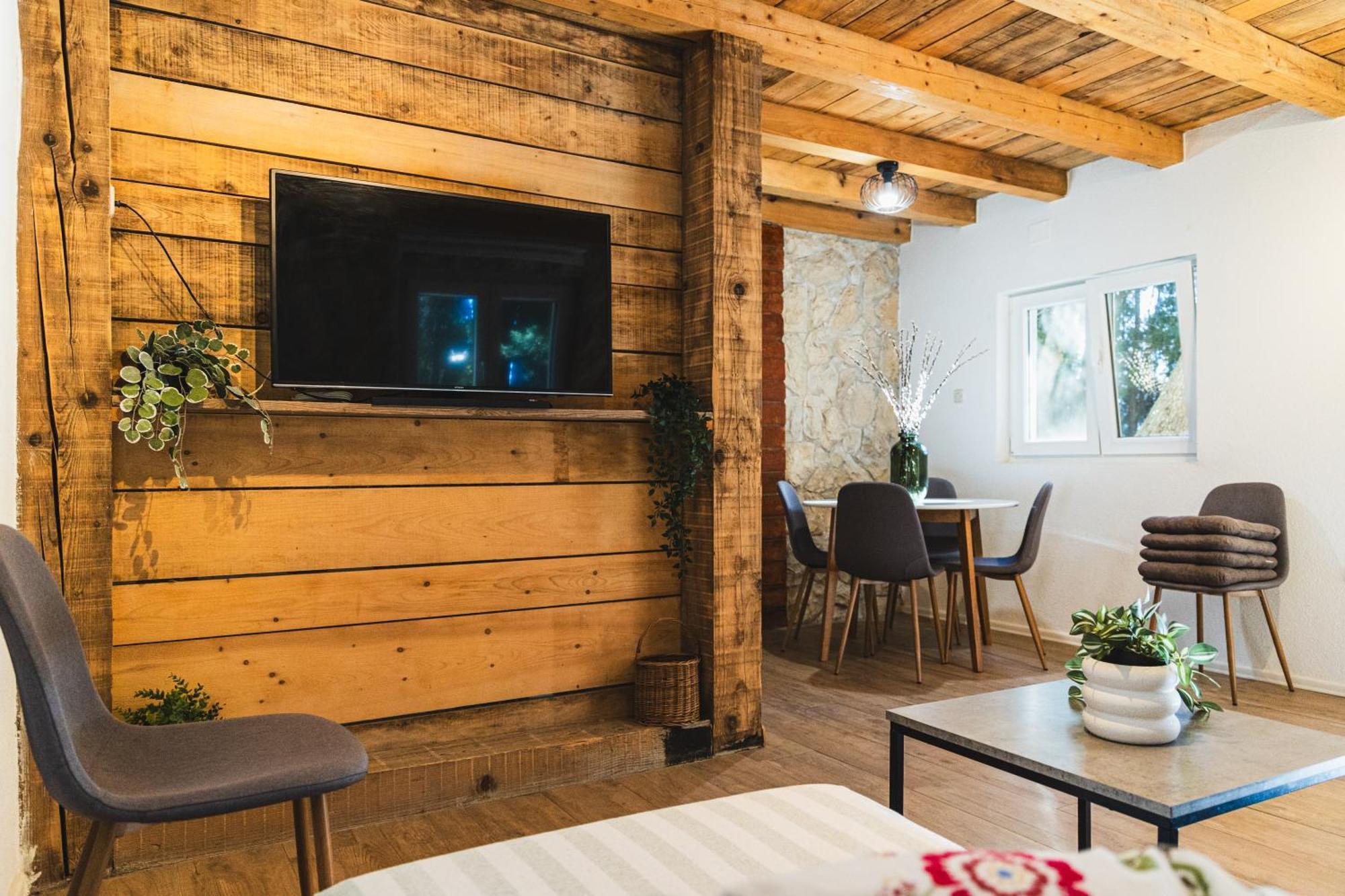 Country House Uros In Nature With Pool Lovorno Exteriör bild